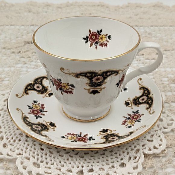 Vintage Crown Trent "Balmoral" Tea Cup and Saucer - Staffordshire England - Picture 1 of 7